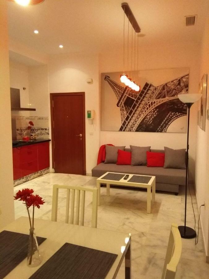 Apartamentos Rg Triana, Calle Castilla Con Patio Sevilla Eksteriør bilde