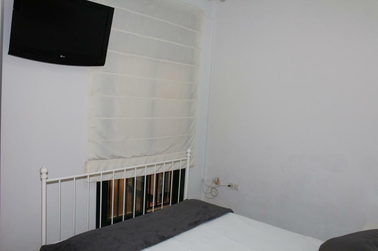 Apartamentos Rg Triana, Calle Castilla Con Patio Sevilla Eksteriør bilde