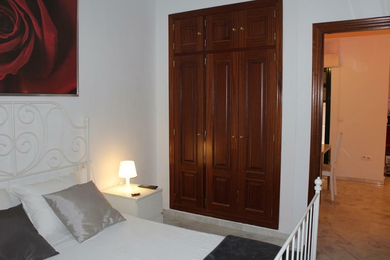 Apartamentos Rg Triana, Calle Castilla Con Patio Sevilla Eksteriør bilde