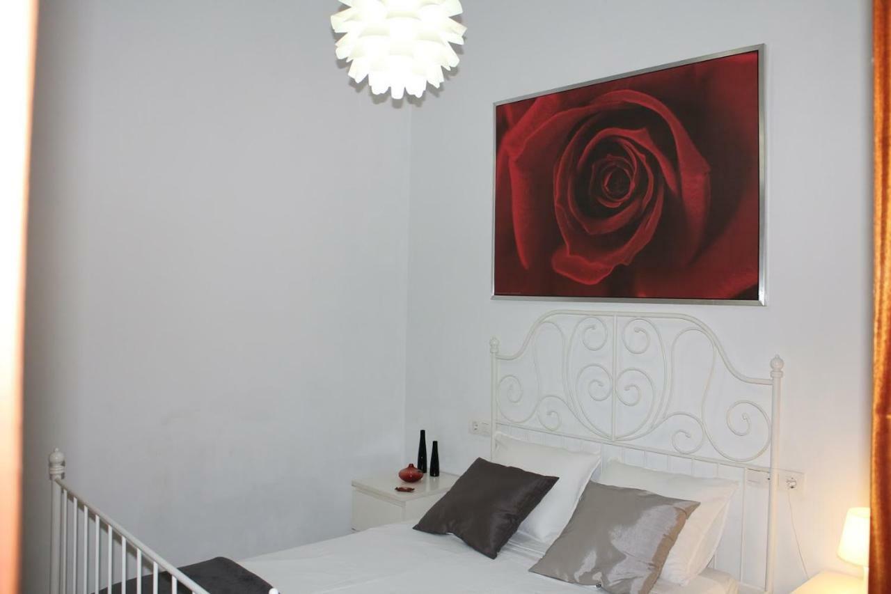 Apartamentos Rg Triana, Calle Castilla Con Patio Sevilla Eksteriør bilde