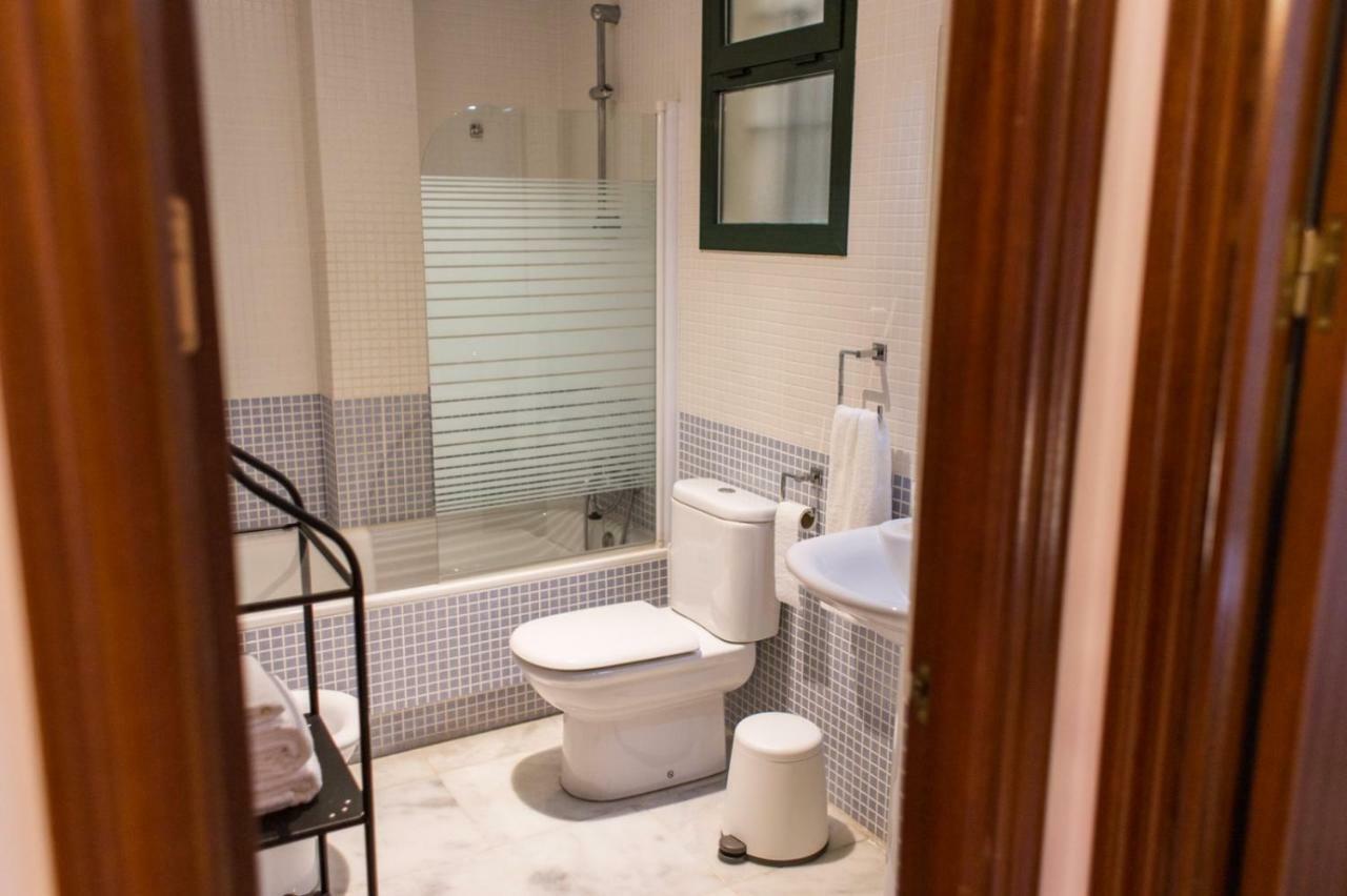 Apartamentos Rg Triana, Calle Castilla Con Patio Sevilla Eksteriør bilde
